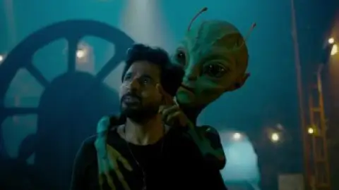 Still 8 of Ayalaan (2024) UNCUT DS4K WEB-DL [Hindi (DD5.1) & Tamil] 4K 1080p 720p & 480p Dual Audio [x264/10Bit-HEVC]