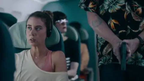 Still 7 of Hijack (Season 1) WEB-DL [Hindi (DD5.1) & English] 4K 1080p 720p & 480p [x264/10Bit-HEVC] | [ALL Episodes] | AppleTV+ Series
