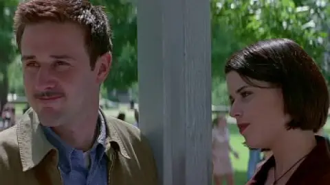 Still 2 of Scream 2 (1997) BluRay [Hindi (DD2.0) & English] 1080p 720p & 480p Dual Audio [x264/10Bit-HEVC]
