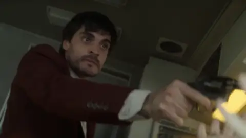 Still 2 of The Hijacking of Flight 601 (Season 1) WEB-DL [Hindi (ORG 5.1) & English] 1080p 720p & 480p [x264/ESubs] | [ALL Episodes] | NF Series