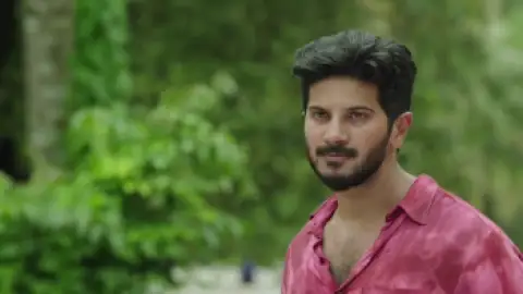 Still 8 of Oru Yamandan Premakadha (2019) UNCUT WEB-DL [Hindi (ORG 2.0) + Malayalam] 1080p 720p & 480p Dual Audio [x264/HEVC]