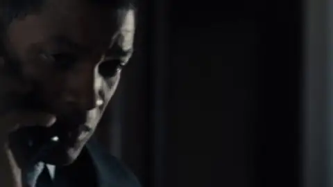 Still 6 of Concussion (2015) BluRay Dual Audio [Hindi (ORG 5.1) + English] 1080p 720p & 480p x264 DD5.1