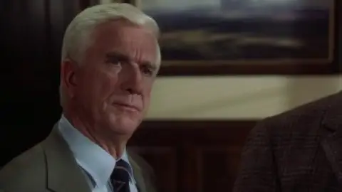 Still 3 of The Naked Gun: From the Files of Police Squad! (1988) BluRay [Hindi (DD2.0) & English] 1080p 720p & 480p Dual Audio [x264/10Bit-HEVC]