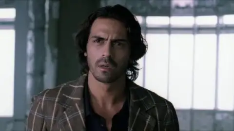 Still 1 of Don (2006) Hindi BluRay 1080p 720p & 480p x264 DD5.1