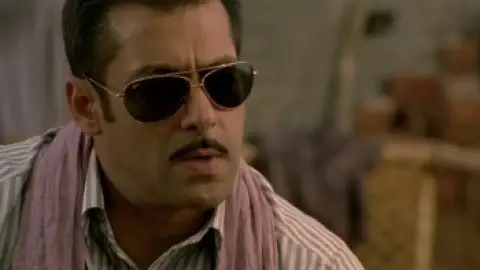 Still 3 of Dabangg (2010) BluRay [Hindi DD5.1] 1080p 720p & 480p [x264/HEVC]