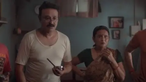 Still 5 of Gullak (Season 2) WEB-DL Hindi [DD2.0] 1080p 720p & 480p x264 | SonyLiv Series