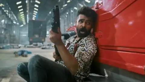Still 7 of Double iSmart (2024) WEB-DL [Hindi (DD5.1) & Telugu] 1080p 720p & 480p Dual Audio [x264/HEVC]