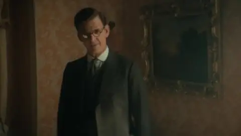 Still 3 of Agatha Christie’s Seven Dials (Season 1) WEB-DL [Hindi (DD5.1) & English] 4K 1080p 720p & 480p [x264/10Bit-HEVC] | [ALL Episodes] | NF Series