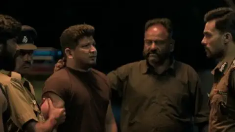 Still 3 of Maruthi Nagar Police Station (2023) UNCUT WEB-DL [Hindi (DD2.0) & Tamil] 1080p 720p & 480p Dual Audio [x264/HEVC]