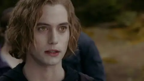 Still 6 of The Twilight Saga: Eclipse (2010) BluRay [Hindi (ORG 2.0) & English] 1080p 720p & 480p [x264/10Bit-HEVC]