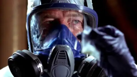 Still 5 of Breaking Bad (Season 2) BluRay [Hindi (ORG DD2.0) & English 5.1] 1080p 720p & 480p [x264/10Bit-HEVC] | TVSeries [ALL Episodes]