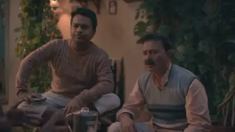 Still 1 of Gullak (Season 4) WEB-DL [Hindi DD5.1] 4K 1080p 720p & 480p [x264/HEVC] HD | ALL Episodes [SonyLiv Series]
