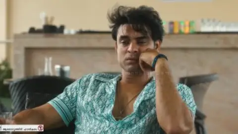 Still 4 of Nadikar (2024) WEB-DL [Hindi (2.0) & Malayalam] 1080p 720p & 480p Dual Audio [x264/HEVC]