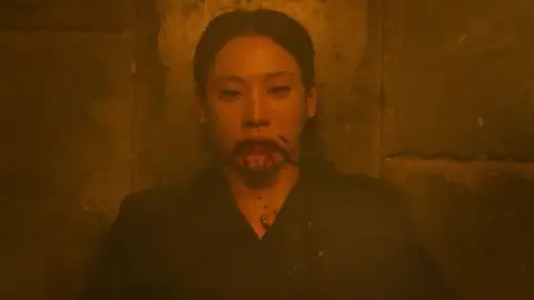 Still 7 of Gyeongseong Creature (Season 2) WEB-DL [Hindi (ORG 5.1) & English] 1080p 720p & 480p [x264/10Bit-HEVC] | [ALL Episodes] | NF Series