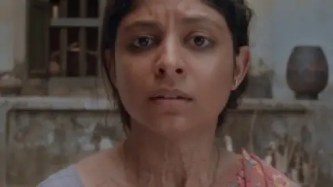 Still 2 of Muthassi (Season 1) DS4K WEB-DL [Hindi (DD5.1) & Malayalam] 4K 1080p 720p & 480p Dual Audio [x264/ESubs] | .