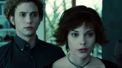 Still 5 of Twilight (2008) BluRay [Hindi (ORG 2.0) & English] 4K 1080p 720p & 480p [x264/10Bit-HEVC]