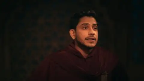 Still 6 of The Traitors (Season 1) WEB-DL Hindi [DD5.1] 4K 1080p 720p & 480p x264 | AMZN Series | ALL Episodes