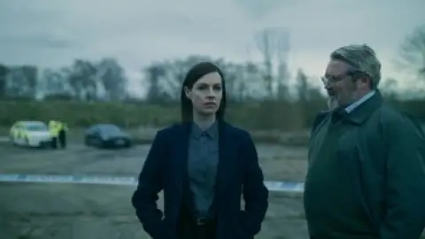 Still 5 of The Devil’s Hour (Season 2) WEB-DL [Hindi (ORG 5.1) & English] 1080p 720p & 480p [x264/10Bit-HEVC] | [ALL Episodes] | PrimeVideo Series