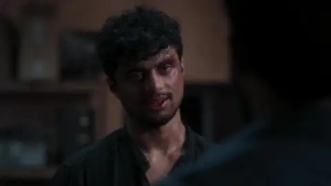 Still 8 of Padakkalam (2025) WEB-DL [Hindi (DD5.1) & Malayalam] 4K 1080p 720p & 480p Dual Audio [x264/HEVC]