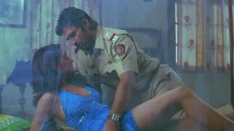 Still 8 of Apna Sapna Money Money (2006) WEB-DL [Hindi DD2.0] 1080p 720p & 480p [x264/HEVC]