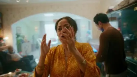 Still 3 of Bait (Season 1) WEB-DL [Hindi (DD5.1) & English] 4K 1080p 720p & 480p Dual Audio [x264/ESubs] | AMZN Series
