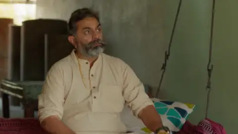 Still 7 of Sir Madam Sarpanch (2023) WEB-DL [Hindi DD2.0] 1080p 720p & 480p [x264/ESubs]