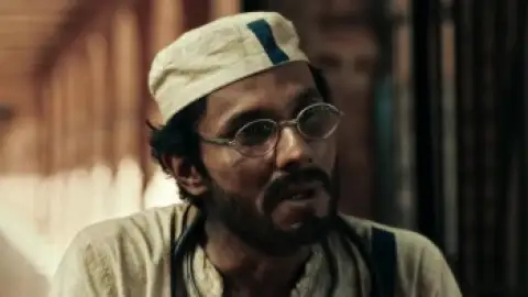 Still 6 of Swatantra Veer Savarkar (2024) WEB-DL [Hindi DD5.1] 4K 1080p 720p & 480p [x264/HEVC]