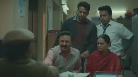 Still 4 of Gullak (Season 4) WEB-DL [Hindi DD5.1] 4K 1080p 720p & 480p [x264/HEVC] HD | ALL Episodes [SonyLiv Series]