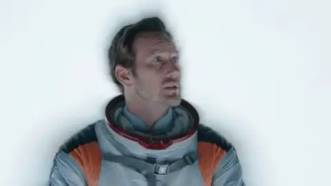 Still 5 of Moonfall (2022) BluRay [Hindi (DD2.0) & English] 1080p 720p & 480p Dual Audio [x264/10Bit-HEVC]