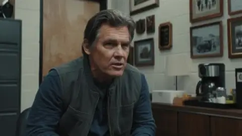 Still 2 of Weapons (2025) DS4K WEB-DL [English DD5.1] 4K 1080p 720p & 480p [x264/10Bit-HEVC]
