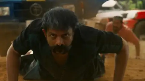 Still 8 of Aadu 3 (2026) DS4K WEB-DL [Hindi (DD5.1) & Malayalam] 4K 1080p 720p & 480p Dual Audio [x264/HEVC]