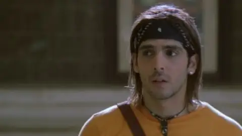 Still 4 of Main Hoon Na (2004) BluRay [Hindi DD5.1] 1080p 720p & 480p [x264/Esub]