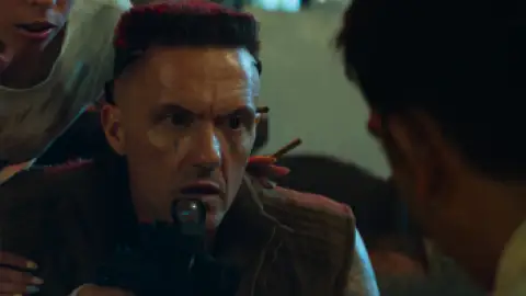 Still 2 of Chappie (2015) BluRay Dual Audio [Hindi DD5.1 & English] 1080p / 720p / 480p x264 HD