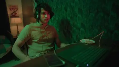 Still 7 of The Game: You Never Play Alone (Season 1) WEB-DL [Hindi (DD5.1) & Tamil] 4K 1080p 720p & 480p [x264/HEVC] | [ALL Episodes] | NF Series