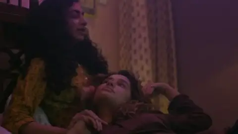 Still 5 of Akkad Bakkad Rafu Chakkar (Season 1) WEB-DL [Hindi DD5.1] 1080p 720p & 480p x264/ESubs HD | ALL Episodes [Prime Series]