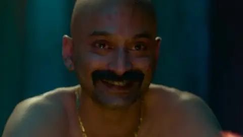 Still 8 of Pushpa: The Rise – Part 1 (2021) DS4K WEB-DL [Hindi (ORG 5.1) & Telugu] 4K 1080p 720p & 480p Dual Audio [x264/10Bit-HEVC]