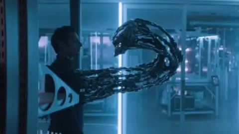 Still 6 of Venom (2018) BluRay [Hindi (ORG 5.1) & English] 4K 1080p 720p & 480p Dual Audio [x264/10Bit-HEVC]