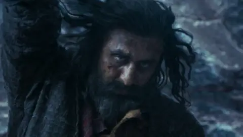 Still 2 of ShamShera (2022) WEB-DL [Hindi DD5.1] 1080p 720p & 480p [x264/HEVC]
