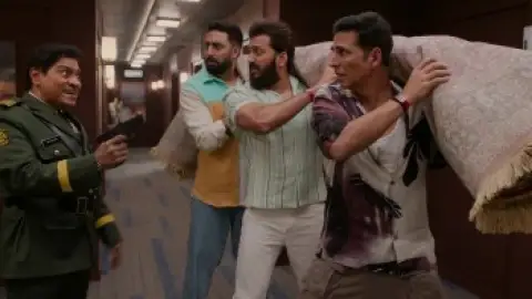 Still 5 of Housefull 5B (2025) WEB-DL [Hindi (DD5.1)] 4K 1080p 720p & 480p [x264/HEVC]