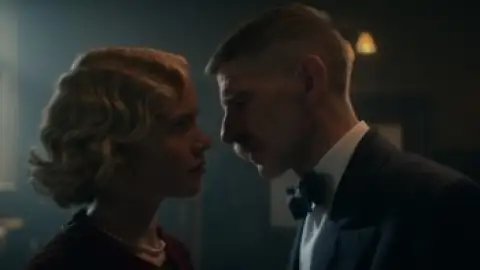 Still 4 of Peaky Blinders (Season 5) BluRay [Hindi (DD2.0) & English] 1080p 720p & 480p [x264/10Bit-HEVC] | [ALL Episodes] | TV Series