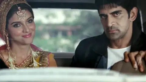 Still 6 of Khiladi 786 (2012) BluRay [Hindi 5.1] 1080p 720p & 480p [x264/10Bit-HEVC]