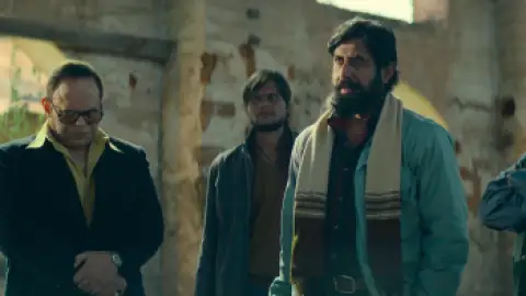 Still 6 of Guns & Gulaabs (Season 1) WEB-DL [Hindi DD5.1] 1080p 720p & 480p [x264/HEVC] HD | ALL Episodes [NetFlix Series]