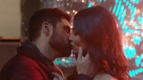 Still 4 of ShowTime (Season 1) WEB-DL [Hindi DD5.1] 4K 1080p 720p & 480p [x264/HEVC] HD | ALL Episodes [HotStar Series]
