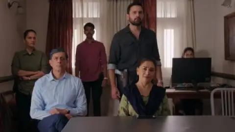 Still 7 of Mrs. Deshpande (Season 1) WEB-DL [Hindi DD5.1] 4K 1080p 720p & 480p [x264/HEVC] HD | ALL Episodes [JioHotStar Series]