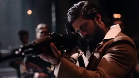 Still 6 of K.G.F: Chapter 2 (2022) Hindi (ORG 5.1) WEB-DL 1080p 720p & 480p x264/10Bit-HEVC [ESubs]