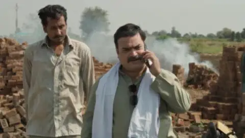 Still 2 of Panchayat (Season 2) WEB-DL [Hindi DD5.1] 4K 1080p 720p & 480p [x264/HEVC] HD | ALL Episodes [PrimeVideo Series]