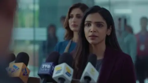 Still 1 of The Broken News (Season 1) WEB-DL [Hindi DD5.1] 1080p 720p & 480p [x264/ESubs] HD | ALL Episodes [ZEE5 Series]