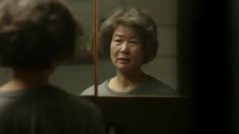 Still 8 of The Beauty Inside (2015) BluRay [Hindi (ORG 2.0) & Korean] 1080p 720p & 480p Dual Audio [x264/10Bit-HEVC]