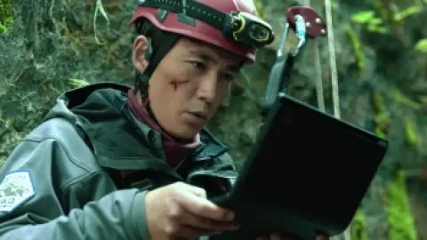 Still 2 of Cloudy Mountain (2021) BluRay [Hindi (ORG 5.1) & English] 1080p 720p & 480p Dual Audio [x264/10Bit-HEVC]
