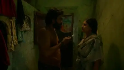 Still 3 of Suzhal – The Vortex (Season 2) WEB-DL [Hindi (ORG 5.1) & Tamil] 1080p 720p & 480p [x264/HEVC] | [ALL Episodes] | PrimeVideo Series